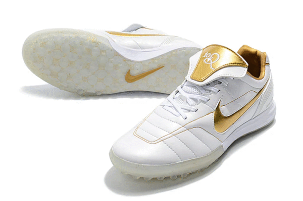 Chuteira Nike Retro Tiempo Legend 7 Elite TF Branco e Gold Society