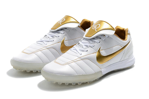 Chuteira Nike Retro Tiempo Legend 7 Elite TF Branco e Gold Society