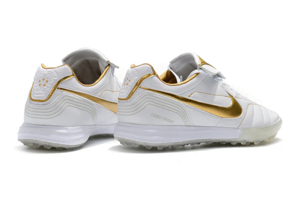 Chuteira Nike Retro Tiempo Legend 7 Elite TF Branco e Gold Society